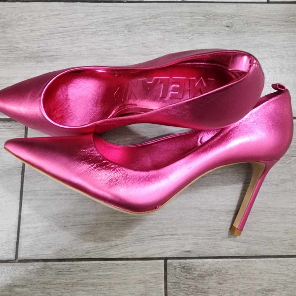Heels - Picture 3 of 4